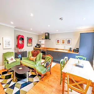  Apartment Unique 2 Bed In The Heart Of With Parking